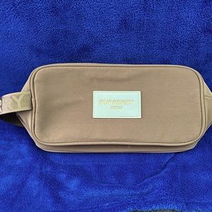 Mens Burberry Hero  travel pouch. EUC